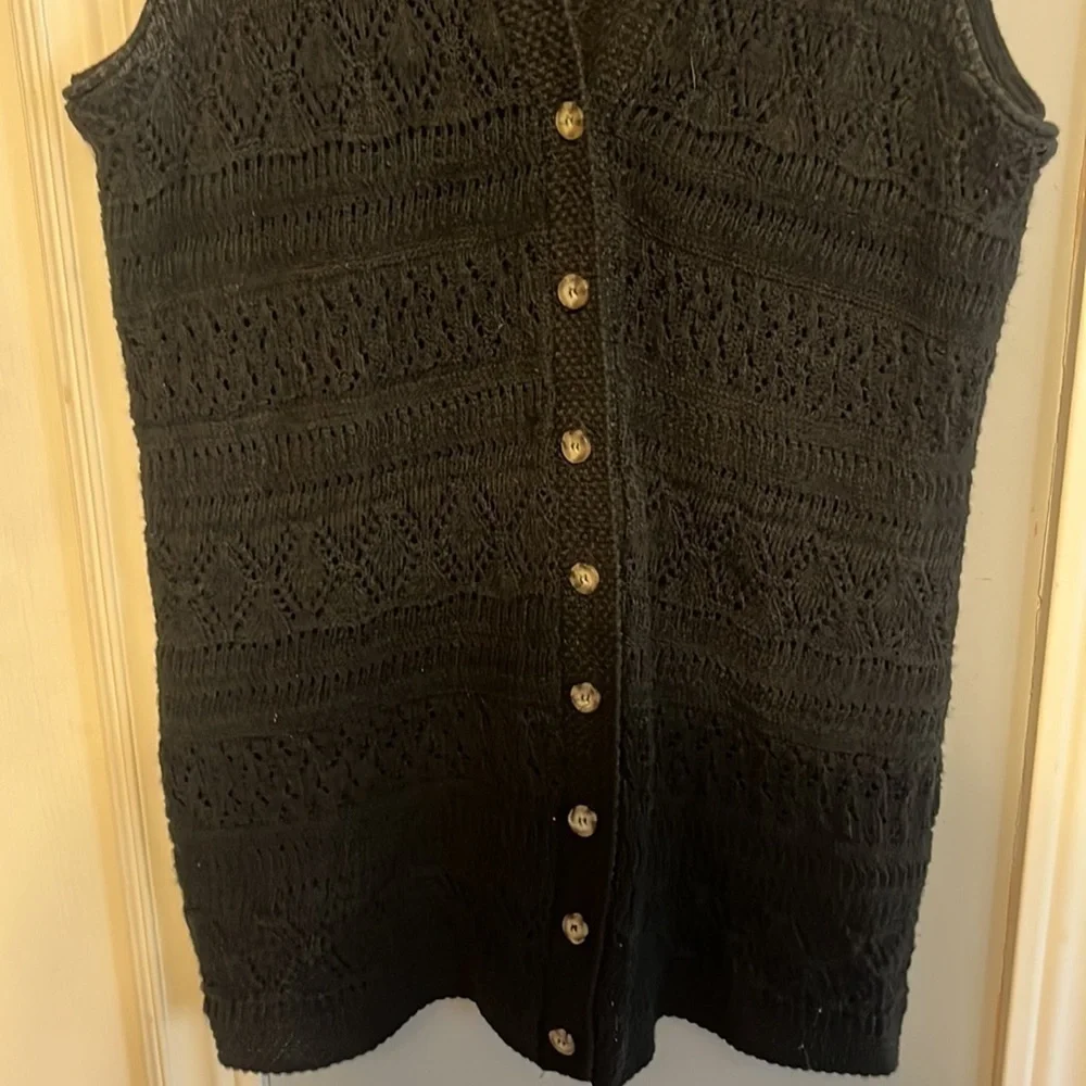 BLACK button up sleeveless cardigan - Picture 4 of 11